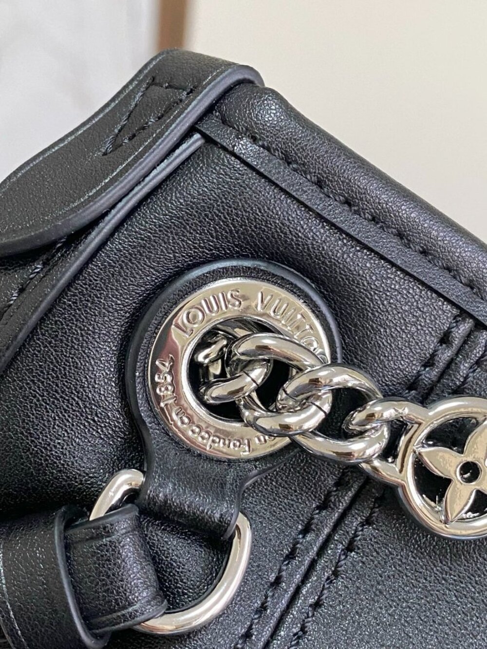 Louis Vuitton Shoulder Bag Carryall Cargo Vibe PM Lambskin M24861 - Picture 6 of 9